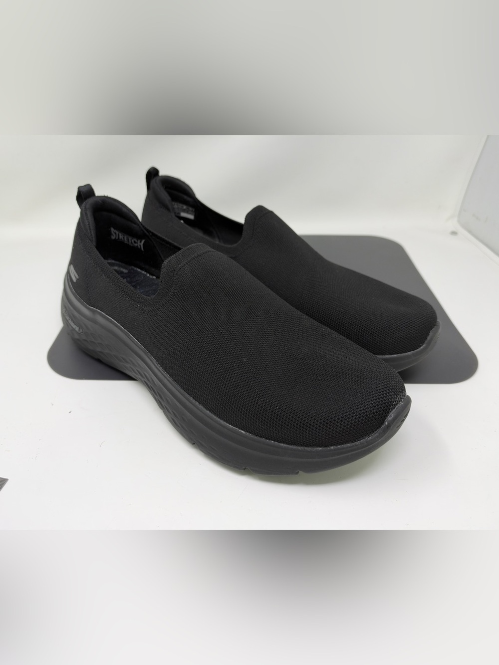 Skechers Go Walk Hyper Burst  Slip On Sneakers Sz 13 124584 excellent condition